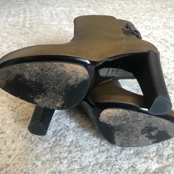 Balenciaga Textured Leather Ankle Boots - Size 40 - Picture 9 of 10